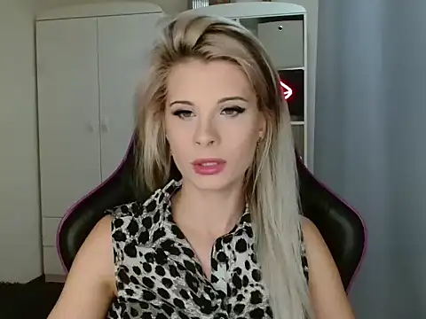 KristineGlow online show from October 24, 2025, 6:12 am