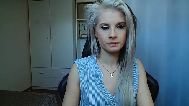 Snapshot of KristineGlow chatting on May 22, 2026, 6:22 am KristineGlow online show from May 22, 2026, 6:22 am