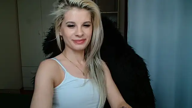 Snapshot of KristineGlow chatting on June 30, 2026, 6:30 pm KristineGlow online show from June 30, 2026, 6:30 pm
