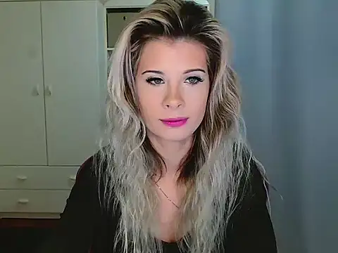 KristineGlow online show from December 15, 2025, 7:14 am