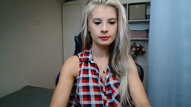 Snapshot of KristineGlow chatting on July 28, 2026, 6:32 am KristineGlow online show from July 28, 2026, 6:32 am