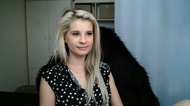 Snapshot of KristineGlow chatting on July 2, 2026, 6:25 pm KristineGlow online show from July 2, 2026, 6:25 pm