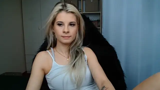 Snapshot of KristineGlow chatting on June 30, 2026, 6:24 am KristineGlow online show from June 30, 2026, 6:24 am