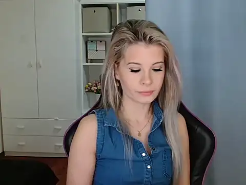 Snapshot of KristineGlow chatting on February 28, 2026, 7:08 am KristineGlow online show from February 28, 2026, 7:08 am