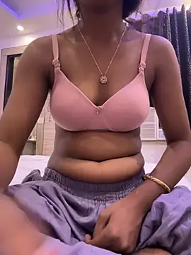 Snapshot of HeerStd chatting on November 3, 2025, 7:35 am HeerStd online show from November 3, 2025, 7:35 am