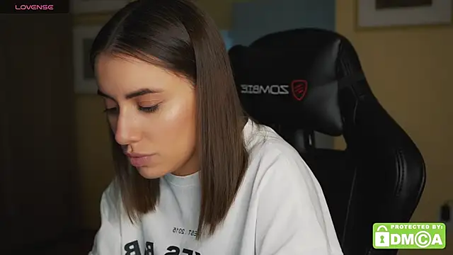 Snapshot of KateCarrey chatting on October 30, 2025, 3:42 pm KateCarrey online show from October 30, 2025, 3:42 pm