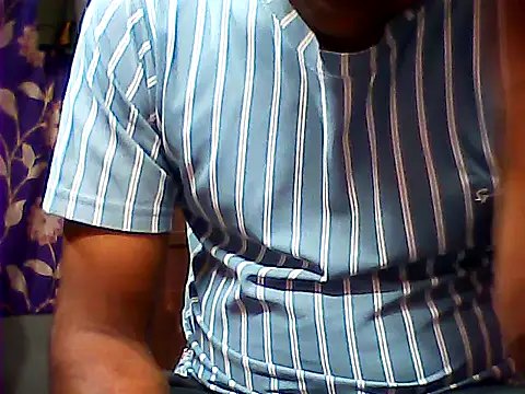 Snapshot of StreetLover_77 chatting on September 9, 2025, 6:23 am StreetLover 77 online show from September 9, 2025, 6:23 am