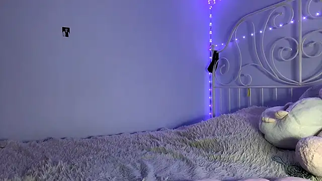 HoneyMist online show from November 28, 2025, 1:22 pm