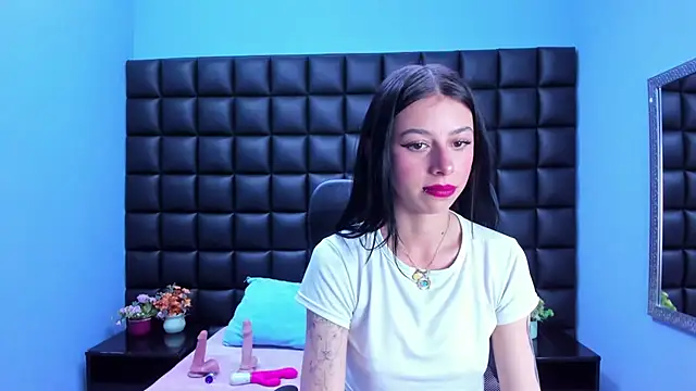 Snapshot of Dulce_Miaa_ chatting on February 25, 2026, 5:46 pm Dulce Miaa online show from February 25, 2026, 5:46 pm