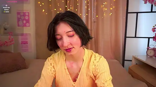 JuanaFriesz online show from March 8, 2026, 9:12 am