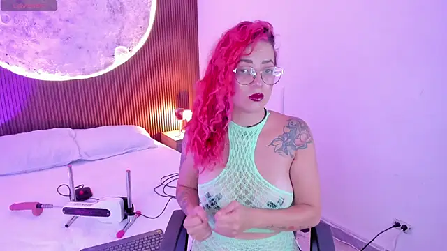 Snapshot of RoxanneStorm_ chatting on July 5, 2026, 4:41 am RoxanneStorm online show from July 5, 2026, 4:41 am
