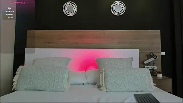 Snapshot of MiaTaylorSweet chatting on October 10, 2025, 1:23 pm MiaTaylorSweet online show from October 10, 2025, 1:23 pm