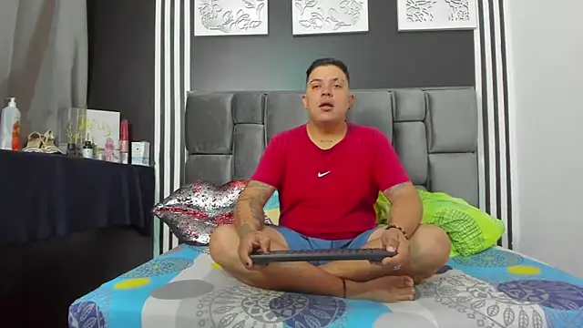 Hornycouple Hot online show from November 10, 2025, 2:44 pm