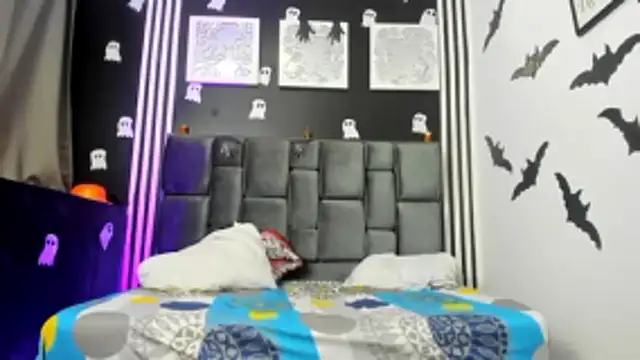 Hornycouple Hot online show from October 15, 2025, 12:35 pm