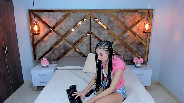 Lucia jane online show from April 30, 2026, 7:43 pm