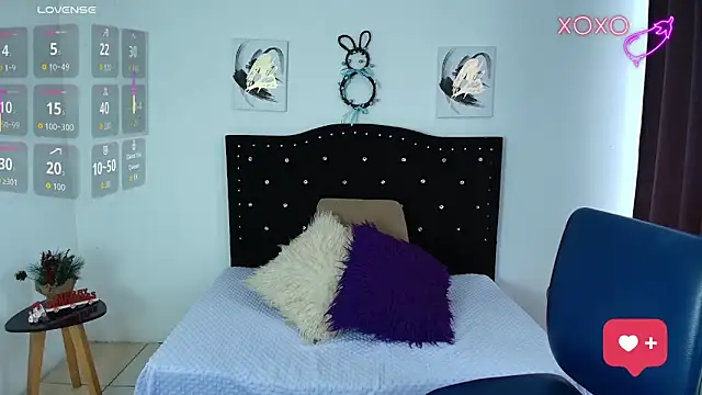 SammySmall F w online show from December 21, 2025, 1:46 pm