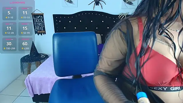 Snapshot of SammySmall_F_w chatting on November 1, 2025, 10:25 pm SammySmall F w online show from November 1, 2025, 10:25 pm