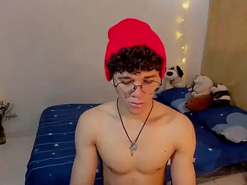 Snapshot of Tom_Blues chatting on November 5, 2025, 1:03 pm Tom Blues online show from November 5, 2025, 1:03 pm