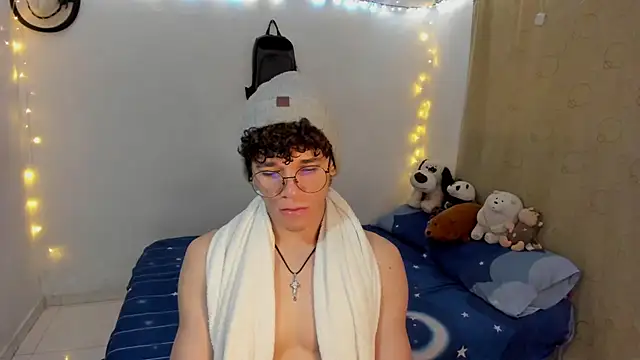 Snapshot of Tom_Blues chatting on November 27, 2025, 12:38 pm Tom Blues online show from November 27, 2025, 12:38 pm