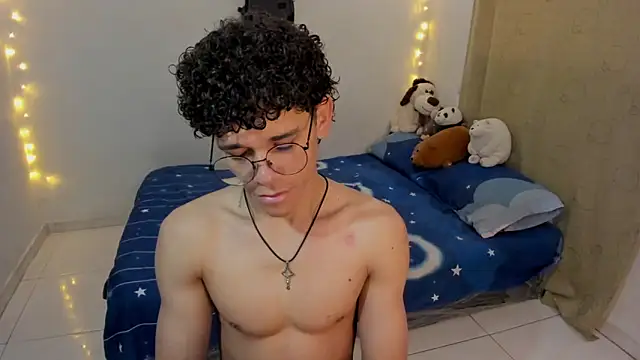 Snapshot of Tom_Blues chatting on November 25, 2025, 12:16 pm Tom Blues online show from November 25, 2025, 12:16 pm