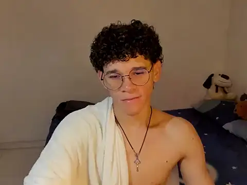 Snapshot of Tom_Blues chatting on October 28, 2025, 12:59 pm Tom Blues online show from October 28, 2025, 12:59 pm