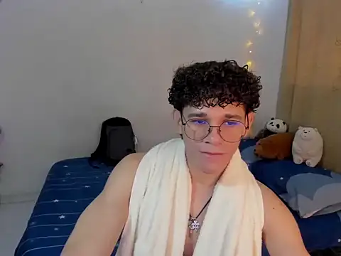 Snapshot of Tom_Blues chatting on November 11, 2025, 12:22 pm Tom Blues online show from November 11, 2025, 12:22 pm