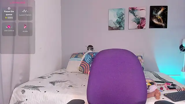 KimTayloor1 online show from November 8, 2025, 1:25 pm