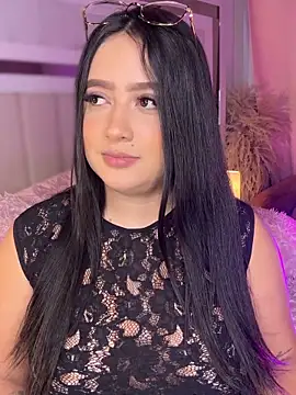 Snapshot of Emiily_Moore1 chatting on November 17, 2025, 10:36 pm Emiily Moore1 online show from November 17, 2025, 10:36 pm