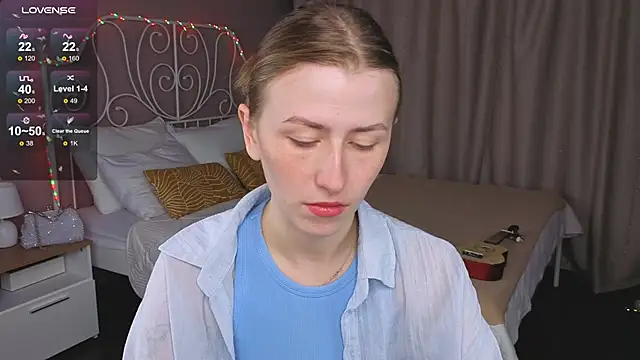 VesperaCeleste online show from October 4, 2025, 5:42 am