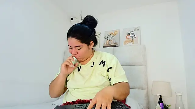 elizawiliamst online show from March 20, 2026, 12:06 pm