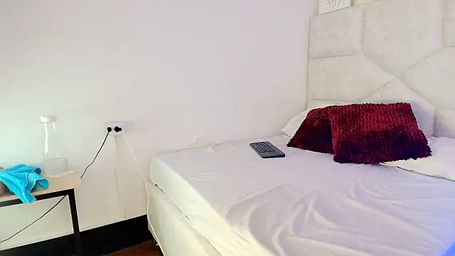 elizawiliamst online show from April 22, 2026, 5:53 pm