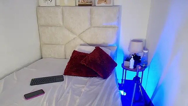 elizawiliamst online show from July 28, 2026, 12:48 pm
