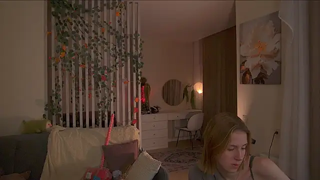 sofiapurex online show from December 17, 2025, 8:47 pm