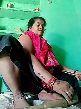 Manavi x online show from May 9, 2026, 4:27 am