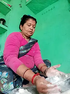 Manavi x online show from May 4, 2026, 1:53 am