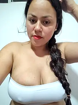 camila-titis online show from October 7, 2025, 4:57 am