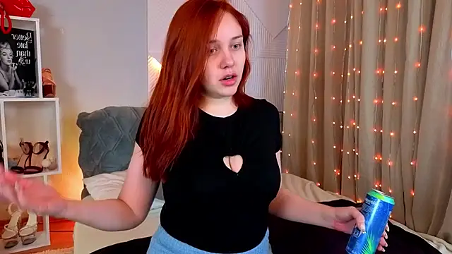 Snapshot of PollyVinice chatting on November 26, 2025, 12:05 pm PollyVinice online show from November 26, 2025, 12:05 pm