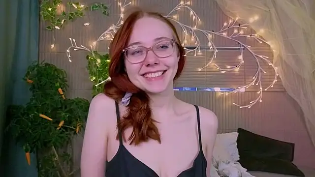 Snapshot of PollyVinice chatting on May 4, 2026, 3:48 pm PollyVinice online show from May 4, 2026, 3:48 pm