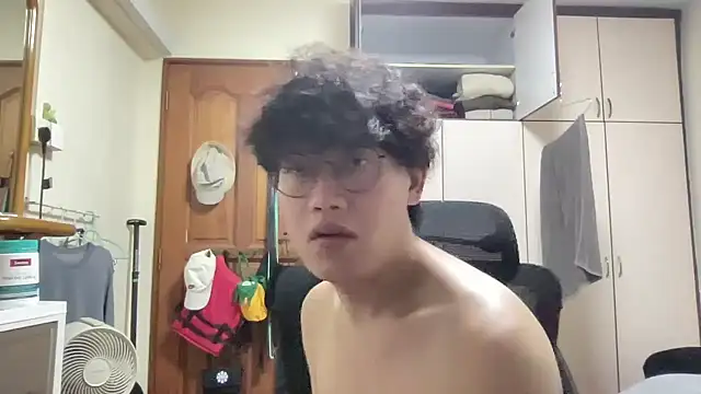 Passionatetwink2 online show from March 19, 2026, 2:17 pm