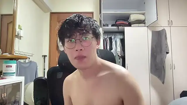 Passionatetwink2 online show from March 12, 2026, 9:24 am