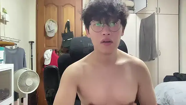 Passionatetwink2 online show from March 13, 2026, 12:32 pm