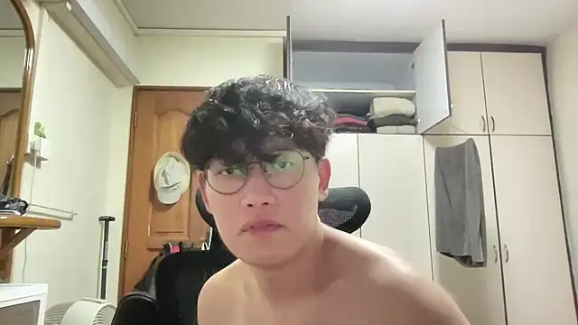 Passionatetwink2 online show from April 10, 2026, 4:47 pm