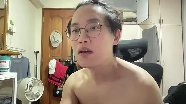 Passionatetwink2 online show from March 11, 2026, 12:10 pm