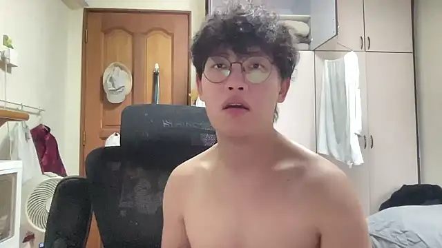 Passionatetwink2 online show from February 26, 2026, 9:31 am