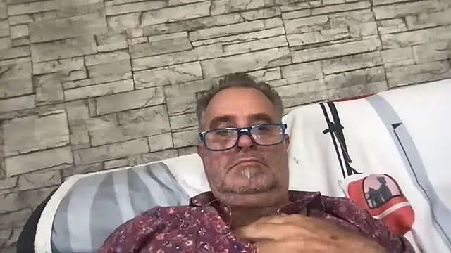 htreshot73 online show from October 9, 2025, 2:06 pm