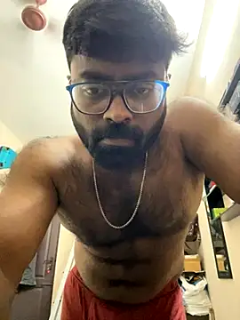 Snapshot of DJLOVE280825 chatting on October 9, 2025, 10:32 pm DJLOVE280825 online show from October 9, 2025, 10:32 pm