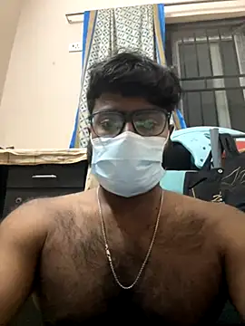 Snapshot of DJLOVE280825 chatting on December 2, 2025, 1:35 pm DJLOVE280825 online show from December 2, 2025, 1:35 pm