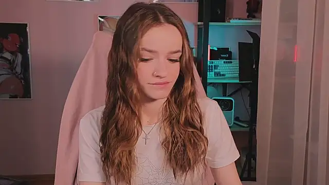E l i z e  online show from May 6, 2026, 5:11 am