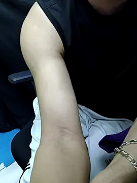 Snapshot of chocolate_alone chatting on November 11, 2025, 7:25 am chocolate alone online show from November 11, 2025, 7:25 am