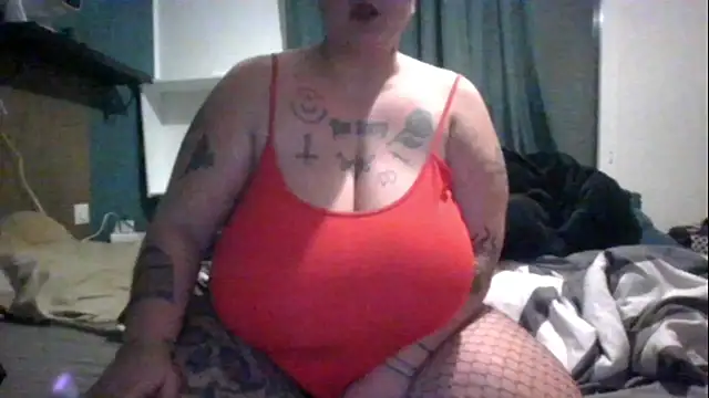 Snapshot of PirateXL chatting on March 5, 2026, 11:32 pm PirateXL online show from March 5, 2026, 11:32 pm